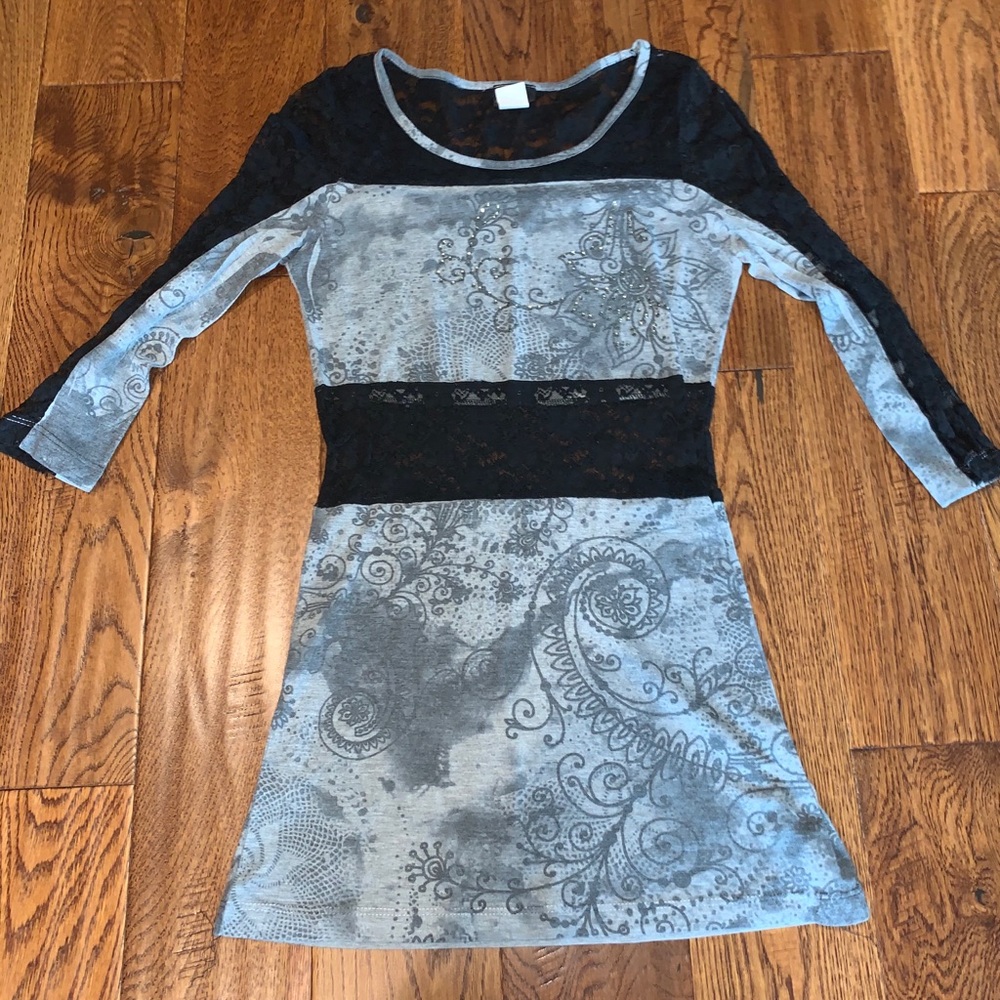 Daytrip by Buckle Lace Inlay 3/4 length sleeve top
